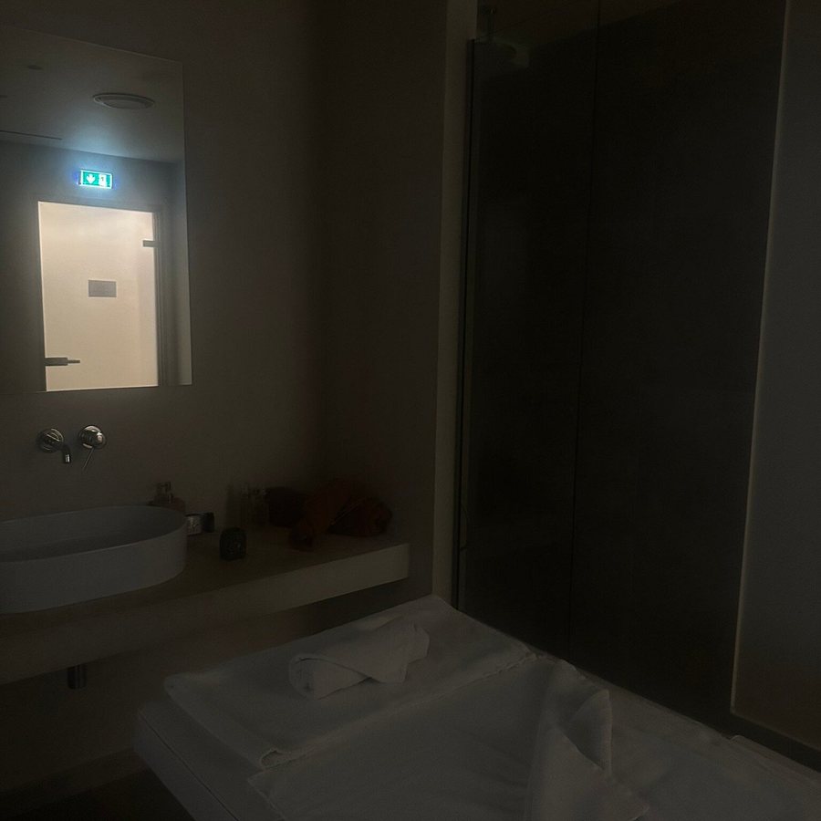Tsamis Zante Suites — Bathroom