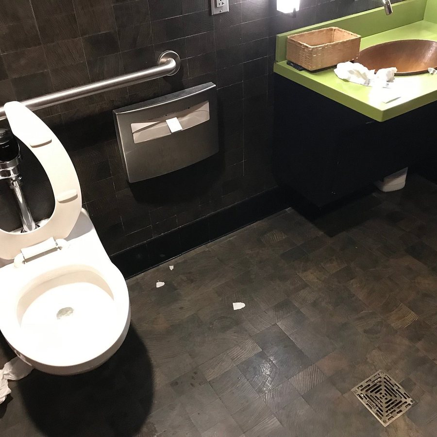 Tuck Hotel Restaurant Bar Los Angeles California — Bathroom