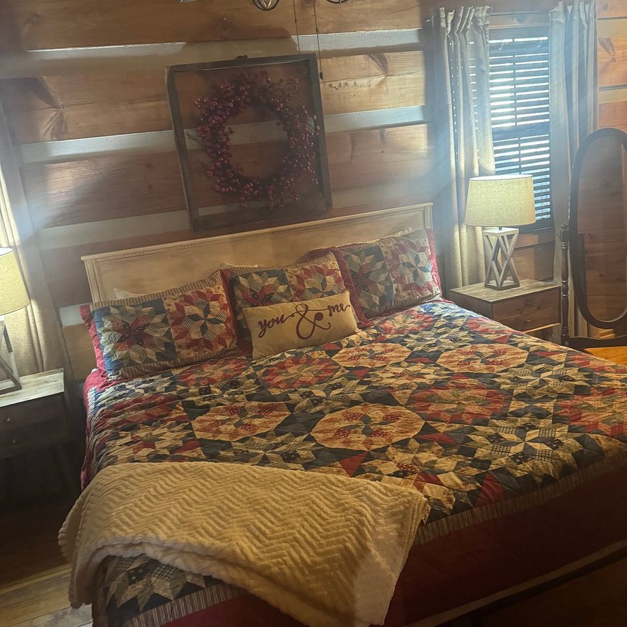 Tuckaleechee Retreat Center and Cabins — Guest room