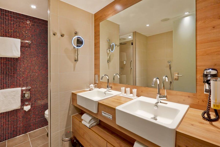 Tulip Inn Munchen Messe — Bathroom