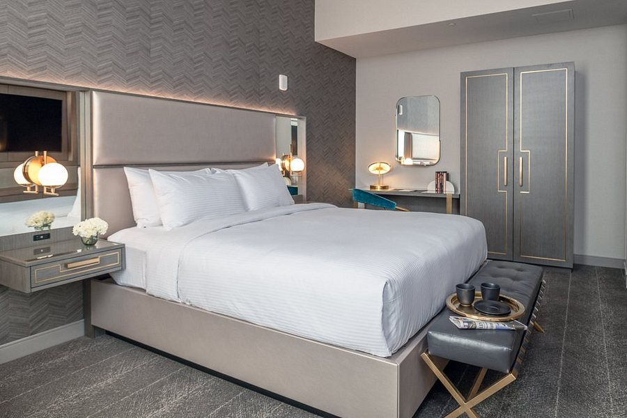 Tulsa Club Hotel Curio Collection by Hilton — Guest room
