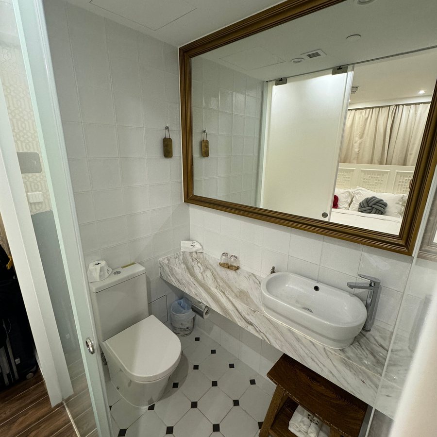 Tung Nam Lou Art Hotel — Bathroom
