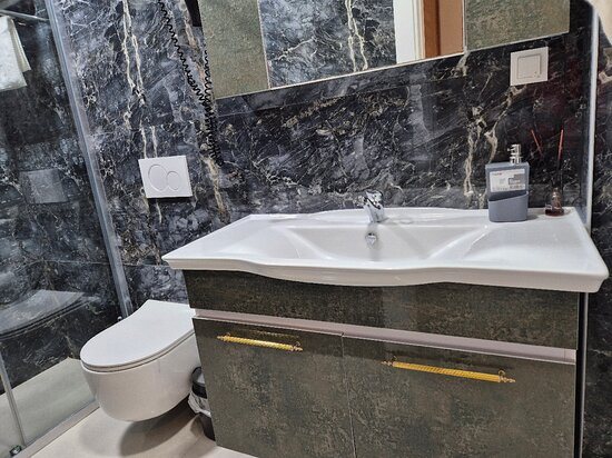 Turna Hotel Istanbul — Bathroom
