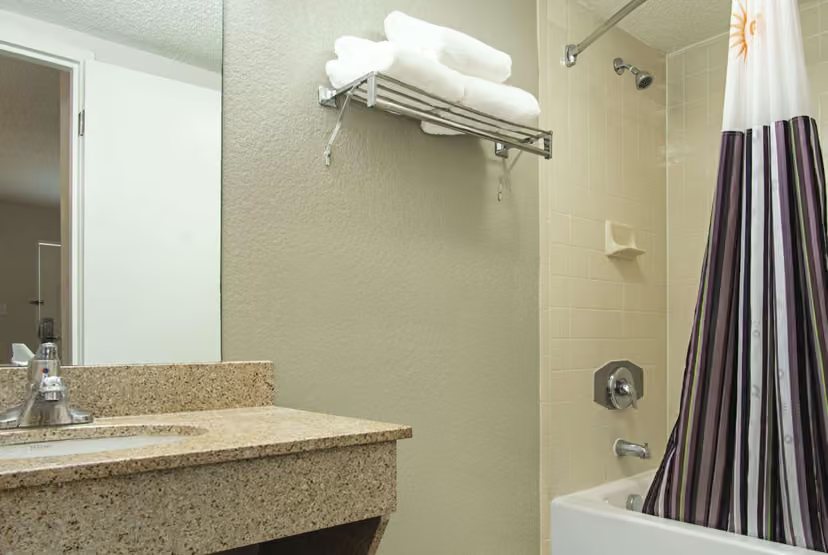 Turnpike Motel — Bathroom