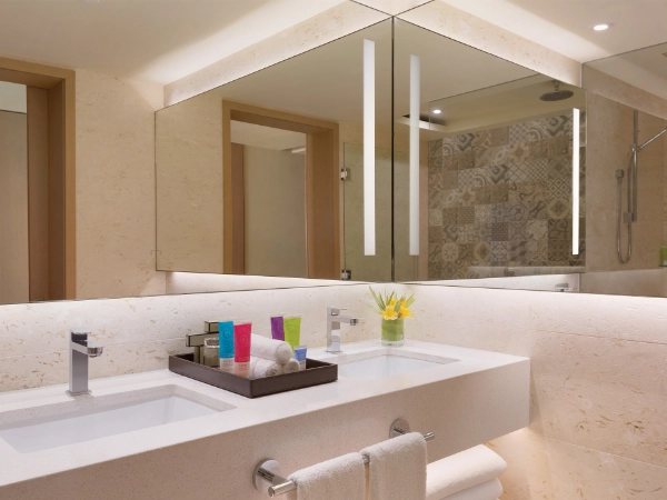 Turquoize at Hyatt Ziva Cancun — Bathroom