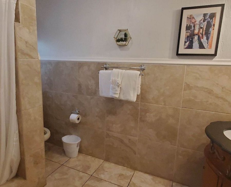 Turtle Beach Inn — Bathroom