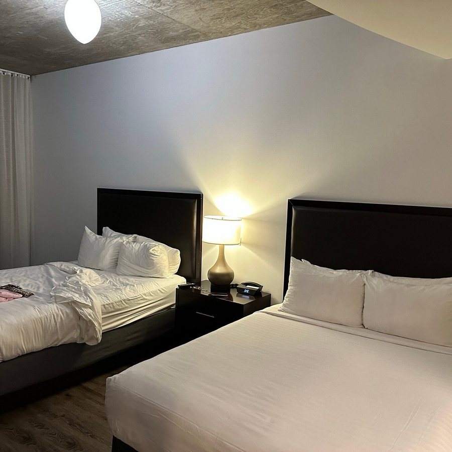 Twelve Downtown Autograph Collection — Guest room