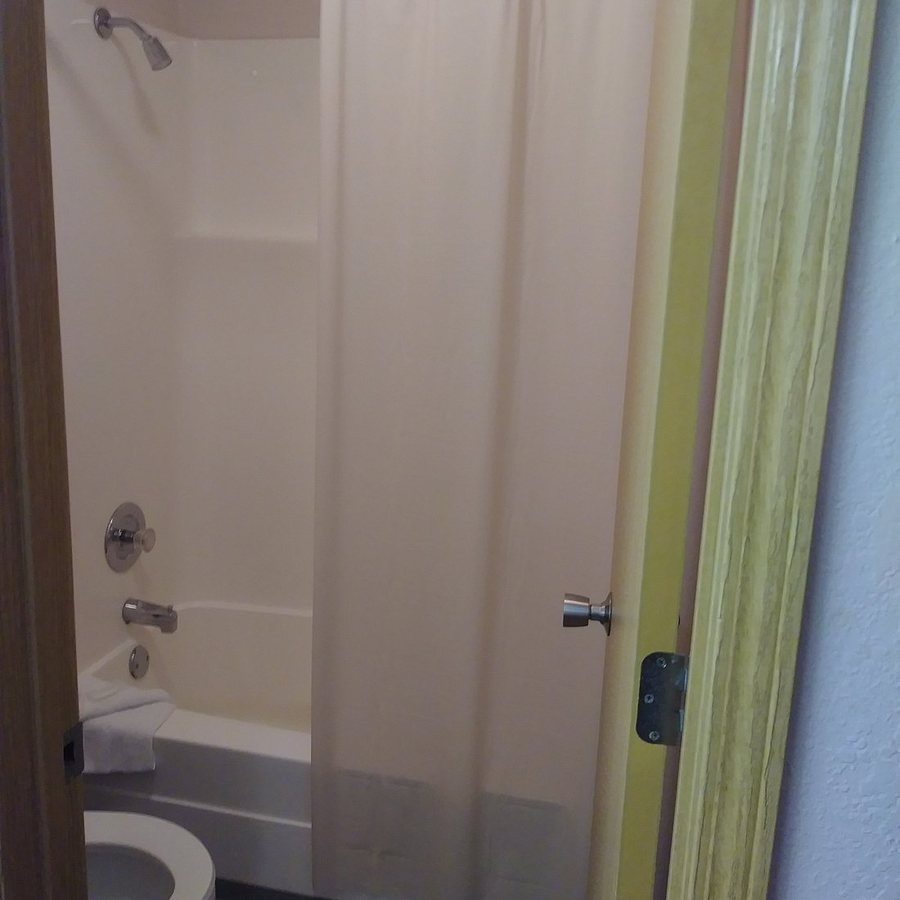 Twelve Oaks Inn — Bathroom