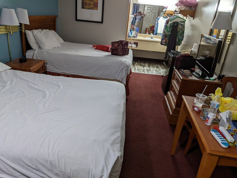 Twelve Oaks Inn — Guest room