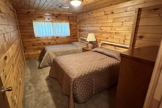 Twin Birches Resort Cottages — Guest room