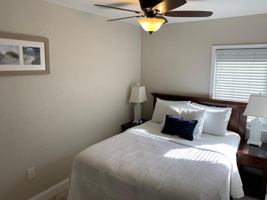 Twin Palms at Siesta — Guest room