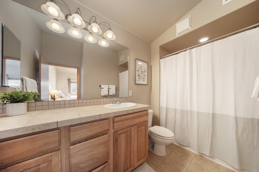 Twin Rivers Condominium — Bathroom