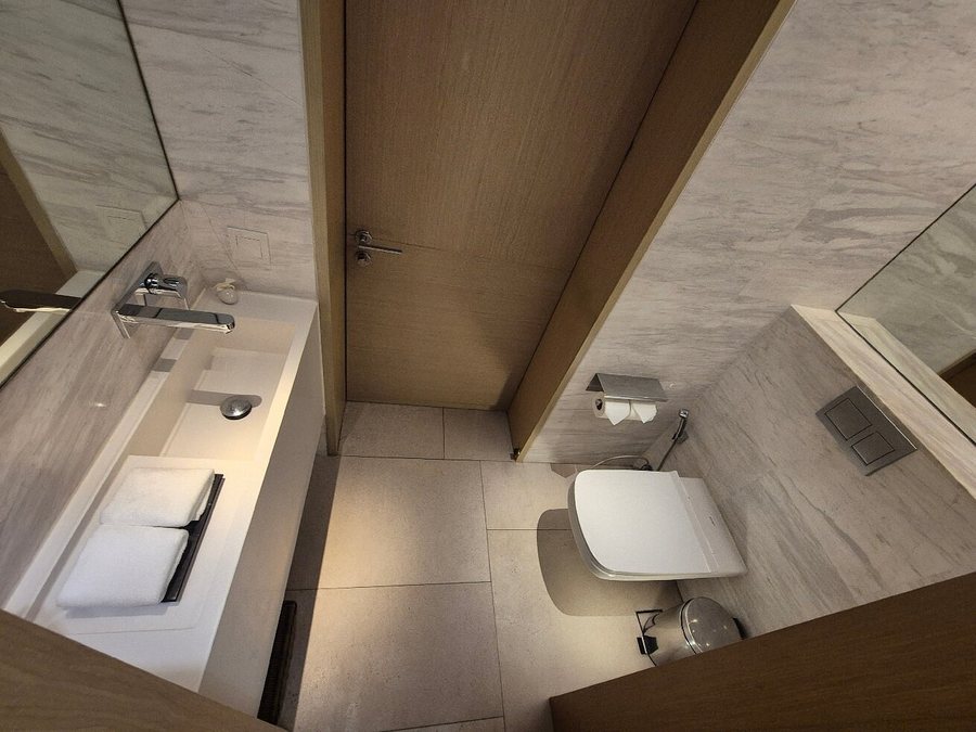 Twinpalms Montazure Phuket — Bathroom