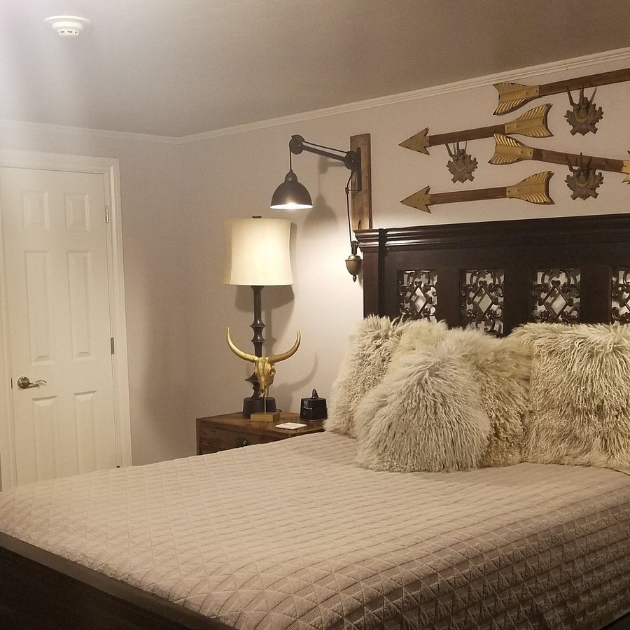 Two Hearts Inn — Guest room