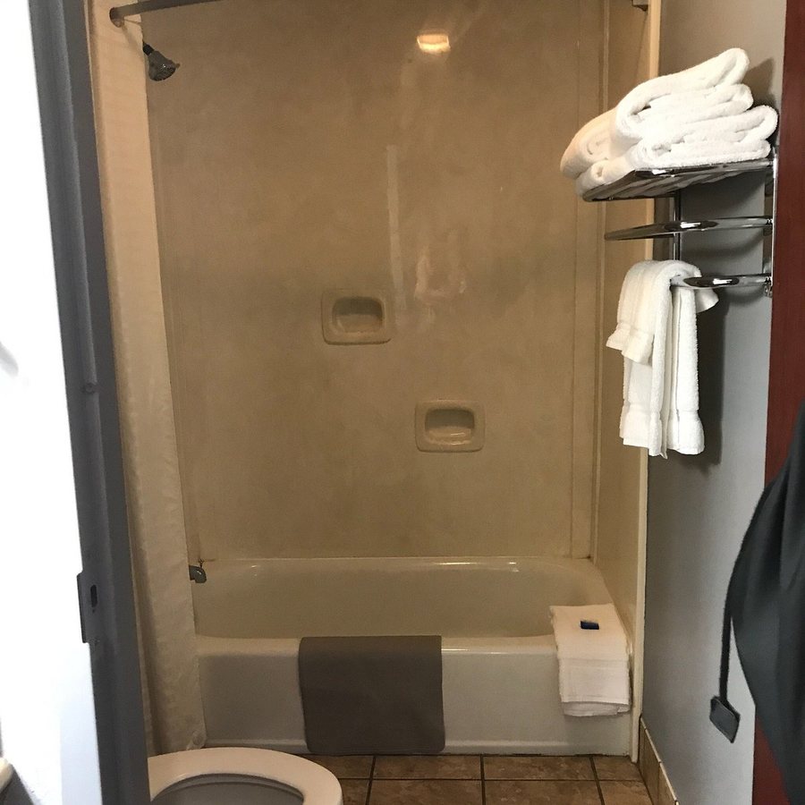 Two Rivers Inn — Bathroom