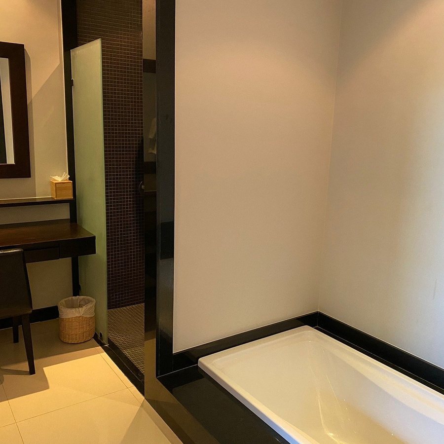 Two Villas Holiday Phuket Onyx Style Nai Harn Beach — Bathroom