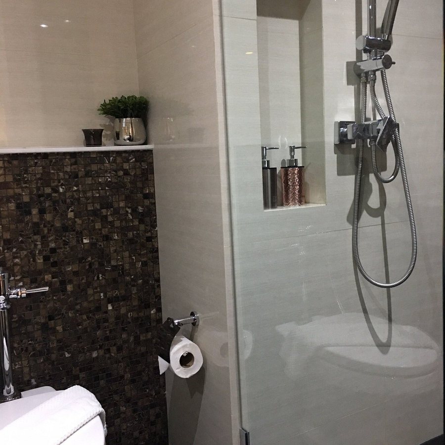 Twothree A Homely Hotel — Bathroom