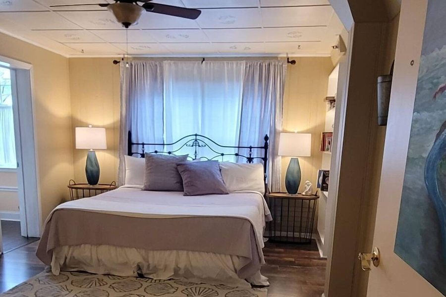Tybee Island Inn — Guest room