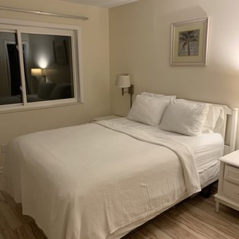 Tybrisa at the Beach — Guest room