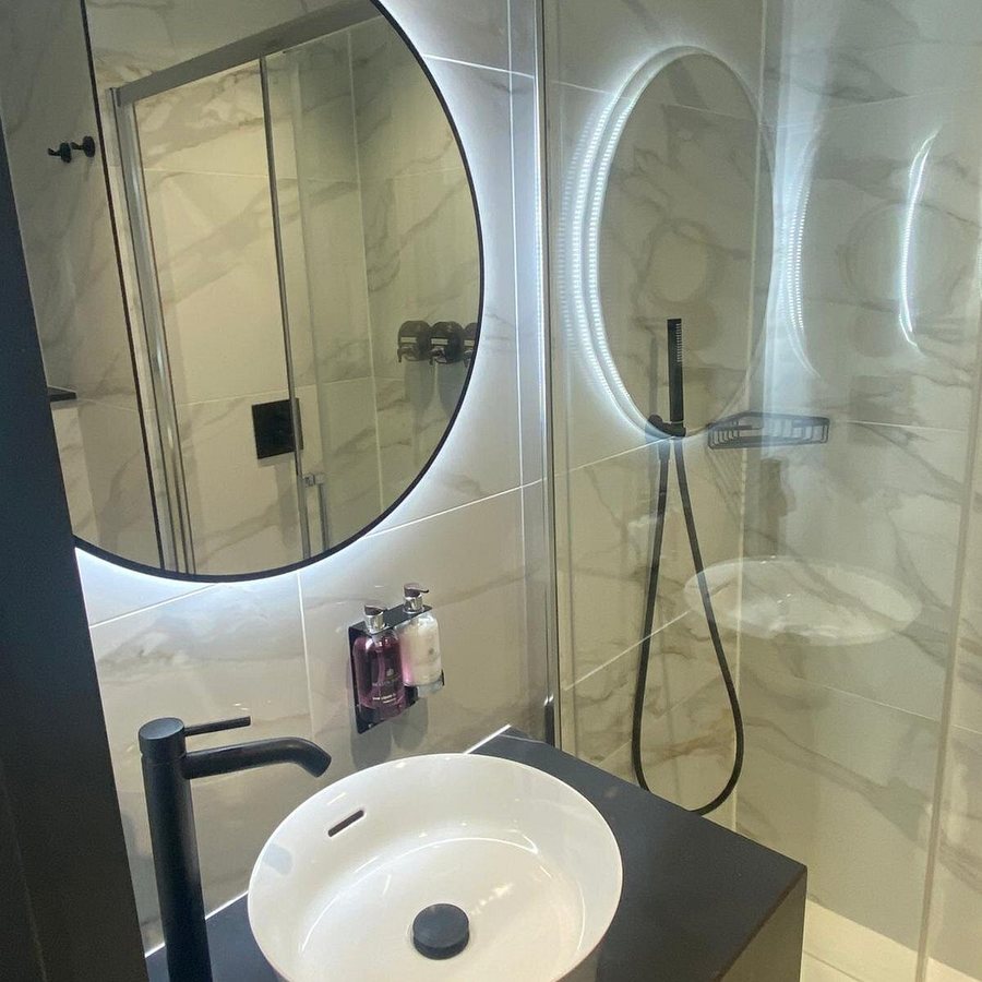 Tynecastle Park Hotel — Bathroom