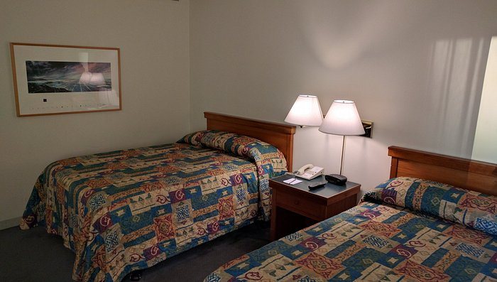 UCLA Tiverton House Los Angeles California — Guest room