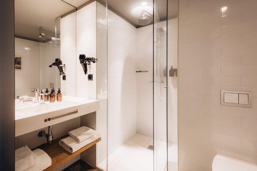 Uma House by Yurbban Trafalgar — Bathroom