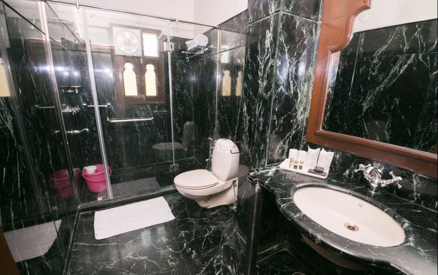 Umaid Mahal A Heritage Style Boutique Hotel Jaipur Jaipur District Rajasthan — Bathroom