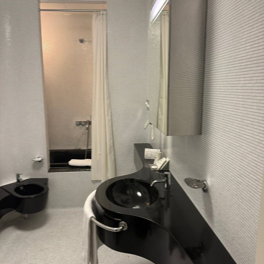 UNA Hotels Vittoria Firenze — Bathroom