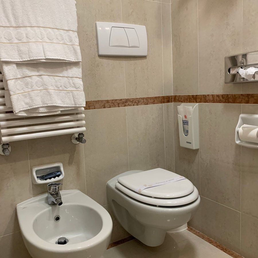 Unahotels Ala Venezia — Bathroom