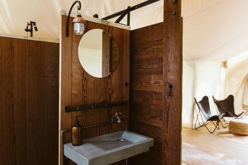 Under Canvas Mount Rushmore — Bathroom