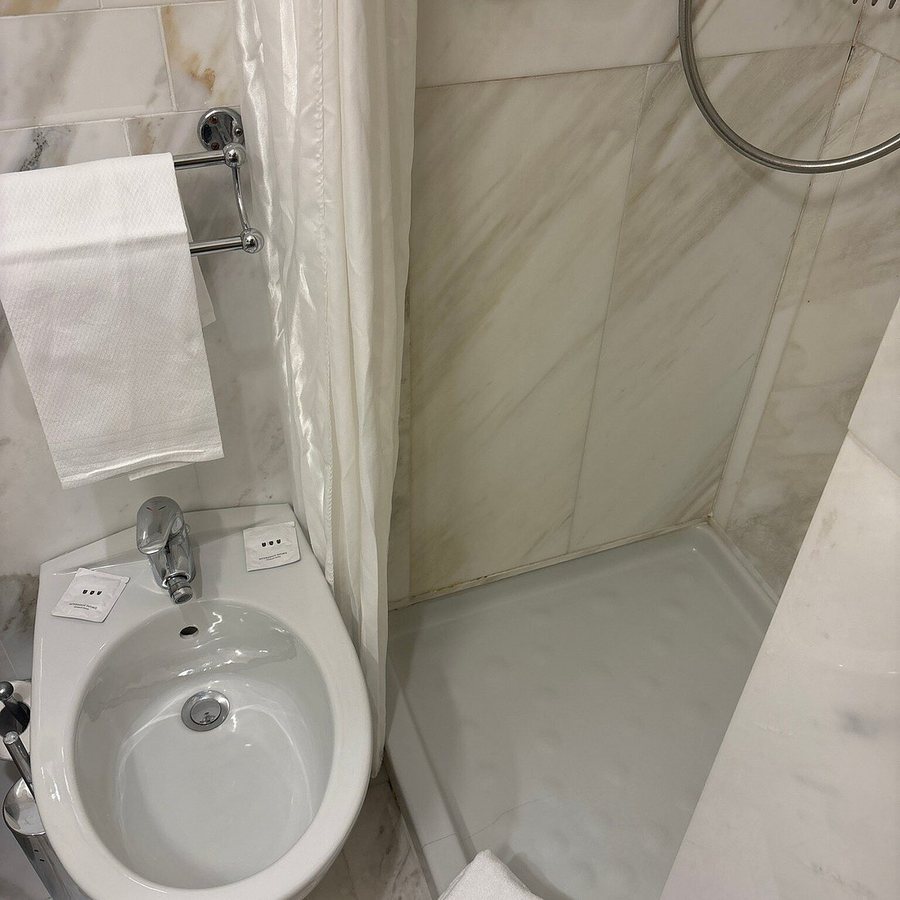 Unica Suites — Bathroom