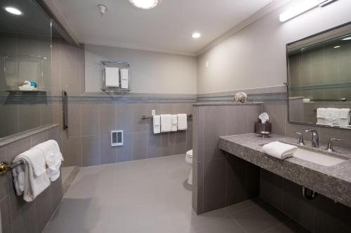 Union Bluff Hotel Meeting House — Bathroom