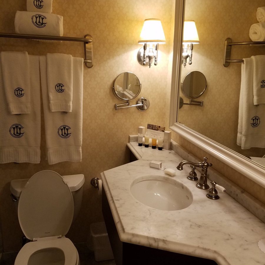 Union League Club of Chicago Chicago Illinois — Bathroom