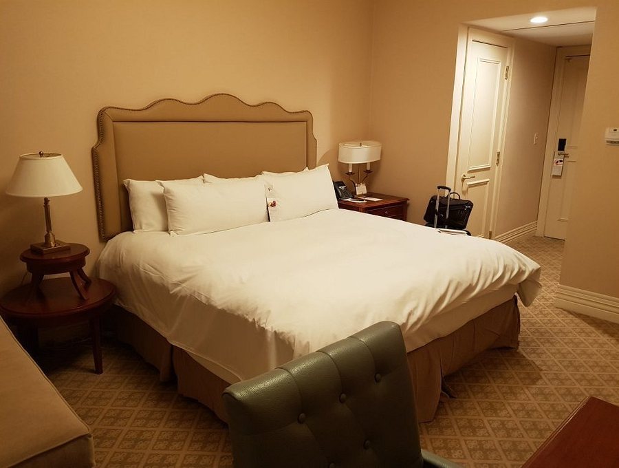 Union League Club of Chicago Chicago Illinois — Guest room