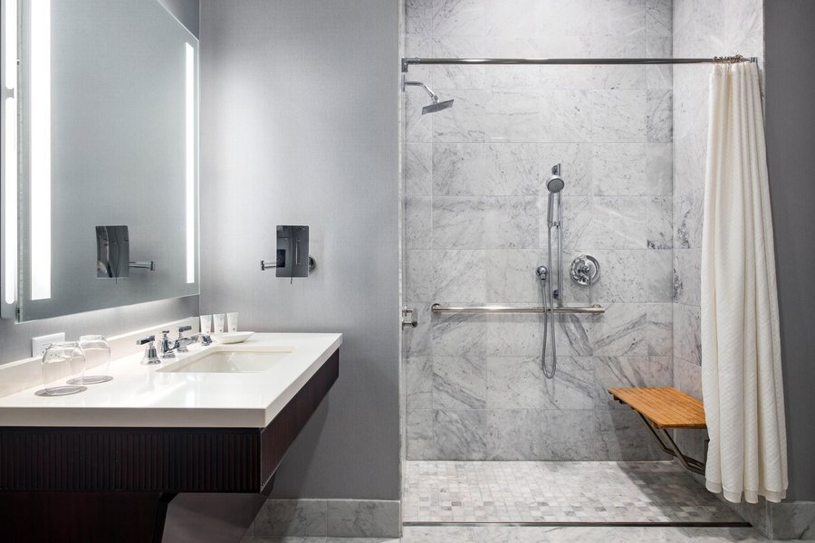 Union Square Backpacker s Hostel — Bathroom