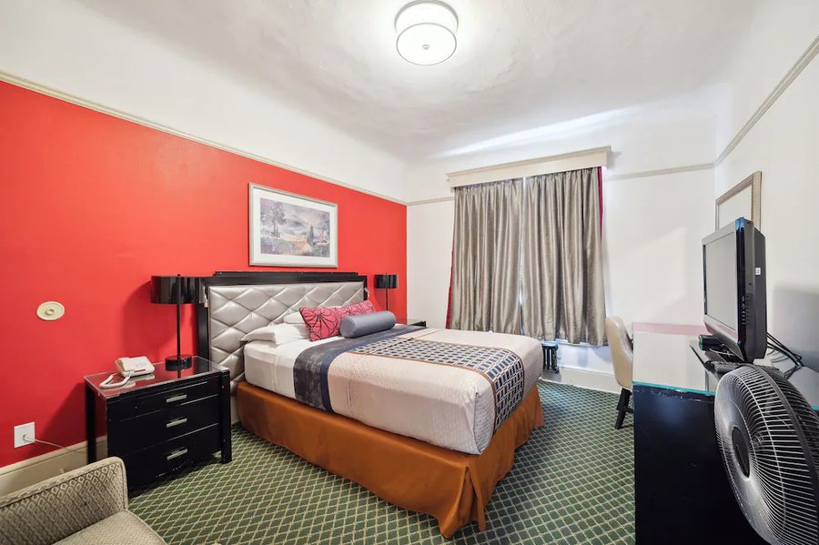 Union Square Plaza Hotel — Guest room