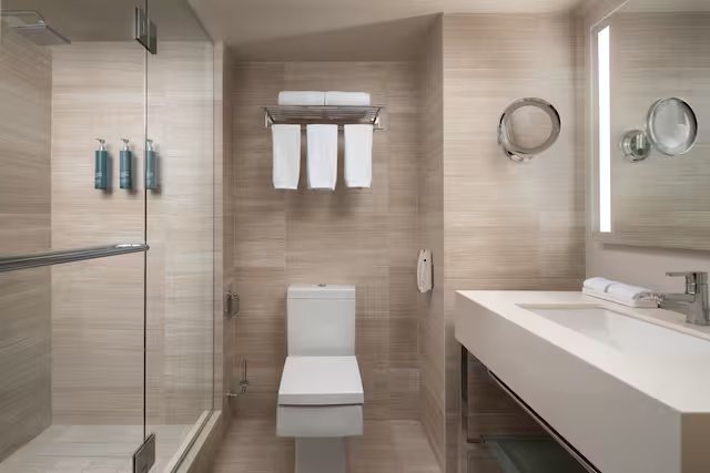 United Nations Apartment Hotel — Bathroom