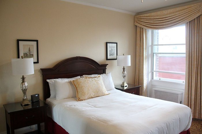 University Club Of San Francisco — Guest room