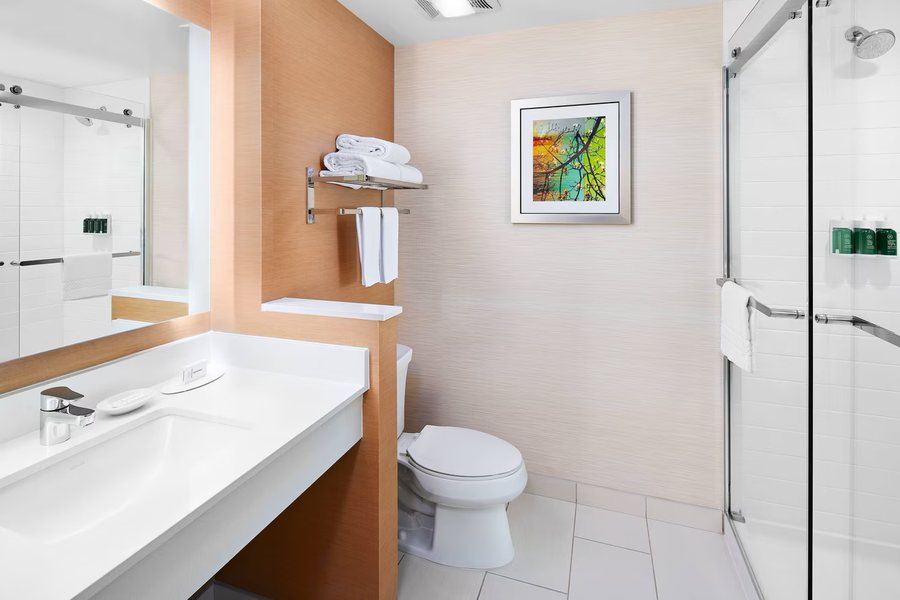 University Inn — Bathroom