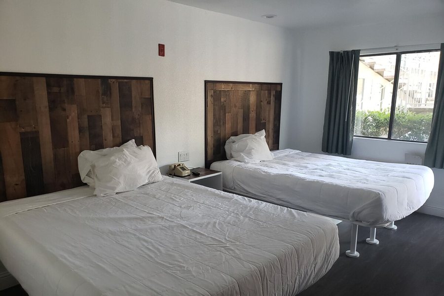 University Inn — Guest room