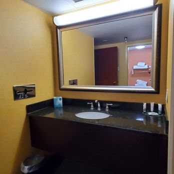 University Plaza Hotel Convention Center — Bathroom