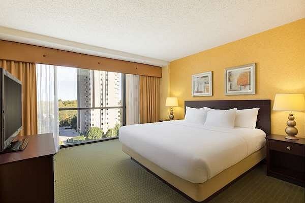 University Plaza Hotel Convention Center — Guest room