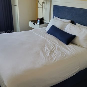 University Plaza Waterfront Hotel — Guest room