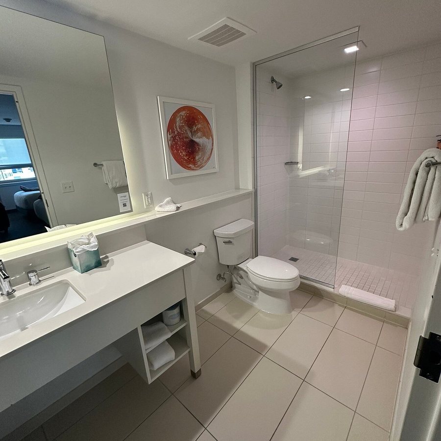 Unscripted Durham JDV by Hyatt — Bathroom