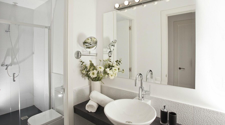Up Suites Bcn Barcelona Catalonia — Bathroom