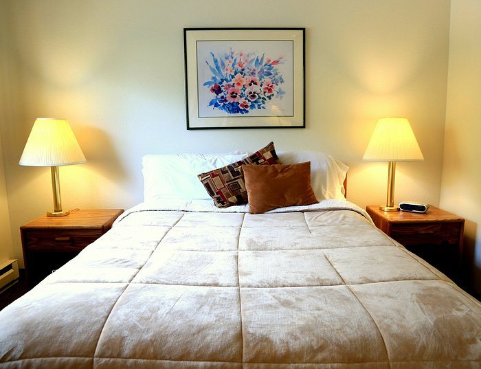 Uplift Inn — Guest room