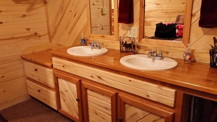 Upper Canyon Outfitters Guest Ranch — Bathroom