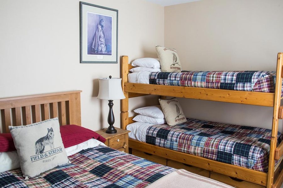 Upper Canyon Outfitters Guest Ranch — Guest room