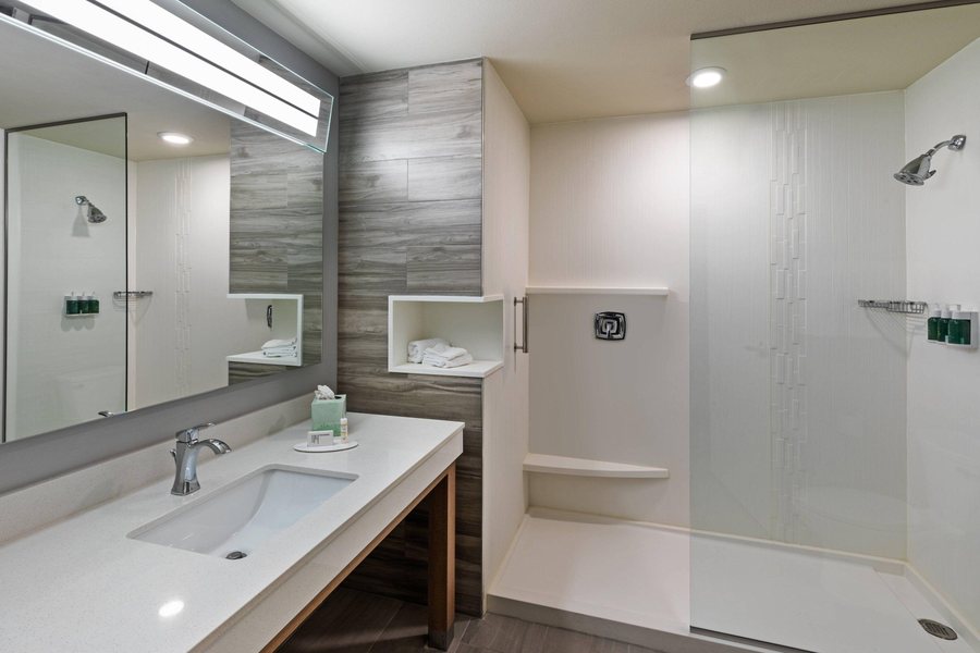 Upper Deck Hotel Bar — Bathroom