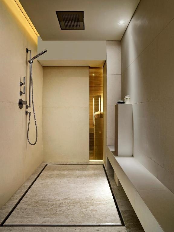 Upper House Hong Kong — Bathroom